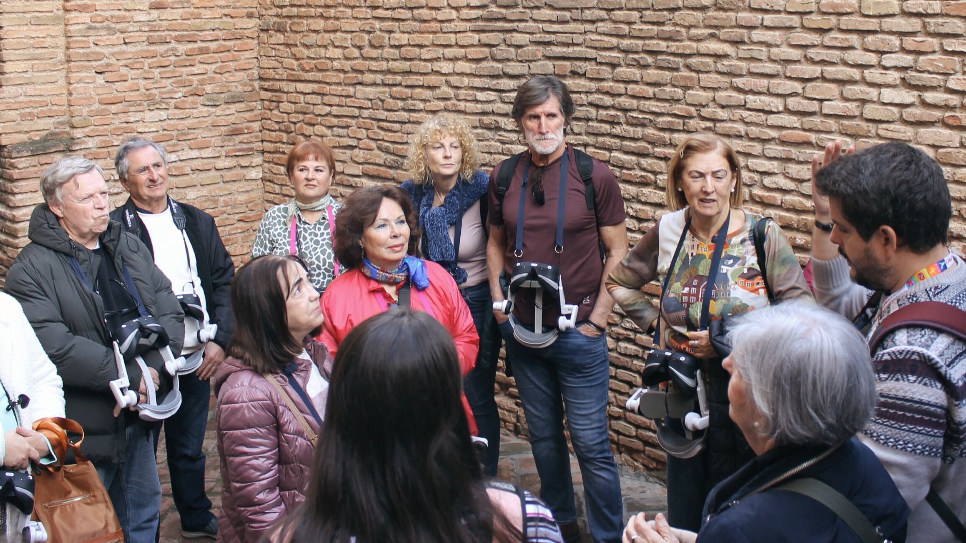 ATENTOS A LAS EXPLICACIONES DEL GUÍA